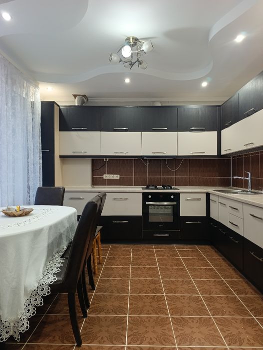 Продам 3 кімнатну квартиру по вул. Захисників Маріуполя