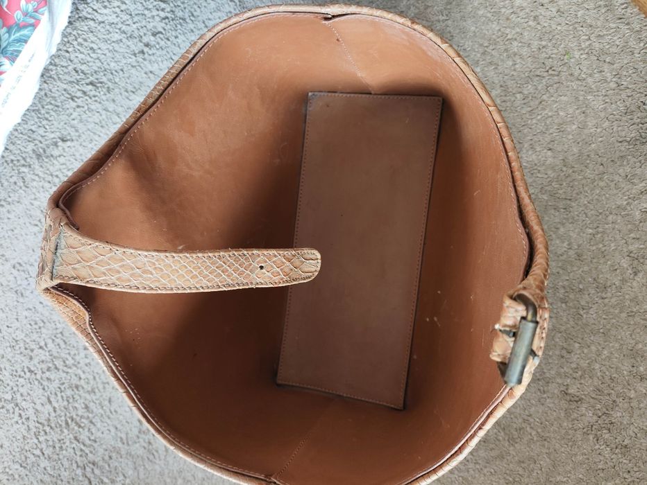 Porta revistas bo concept ou area em pele/couro sintético cobra