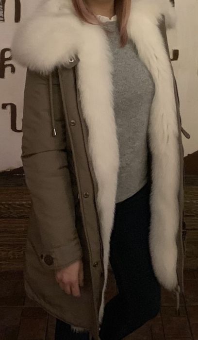 Парка з білим хутром дуже тепла
