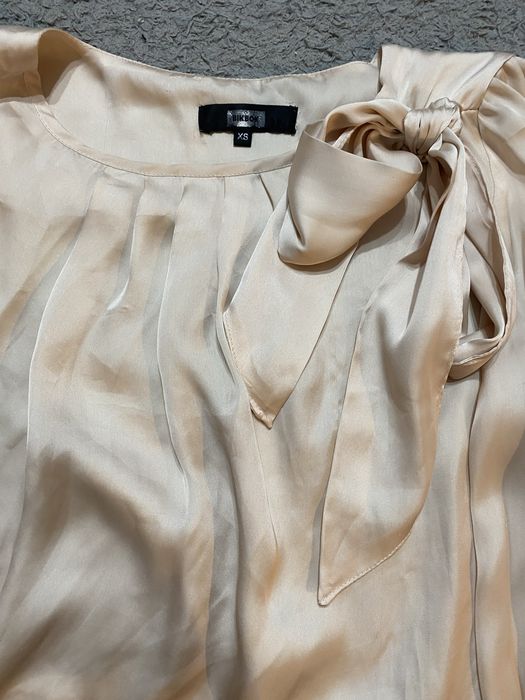 Satynowa elegancka koszula nude