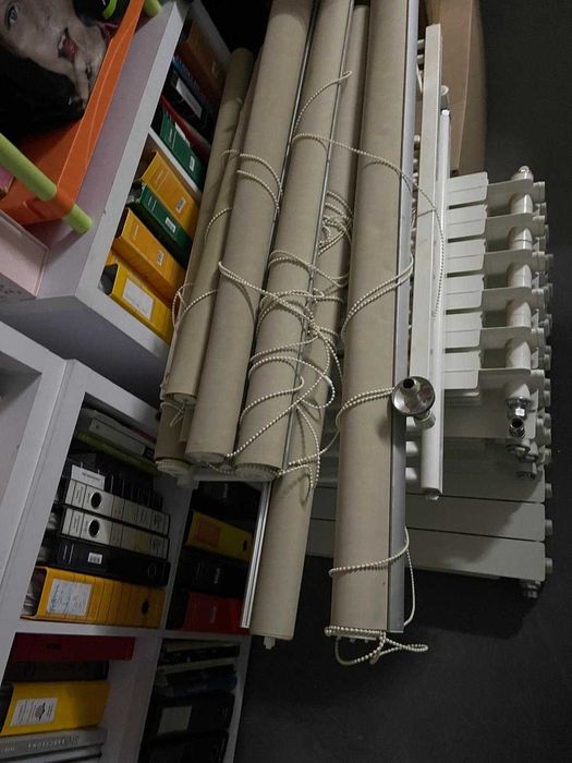 Estores de rolo em tecido micro-perfurado beje translúcido