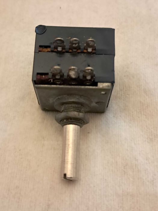 Potenciómetros ALPS.