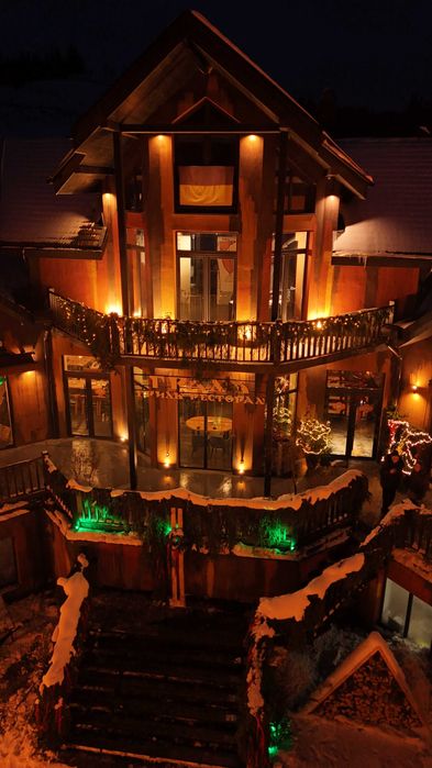 Продаю сучасний котеджний комплекс в серці Карпат! Працюючий бізнес.