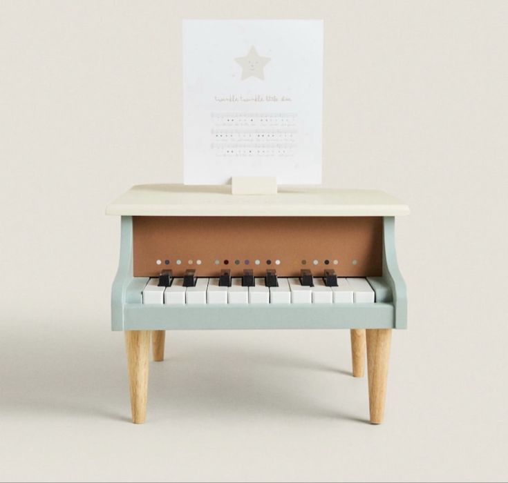 Piano Infantil Zara Home “Little Pianist” – Como Novo