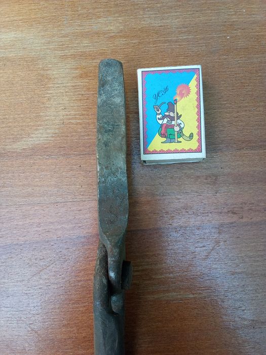 Камінні щипці, захват ливарника.