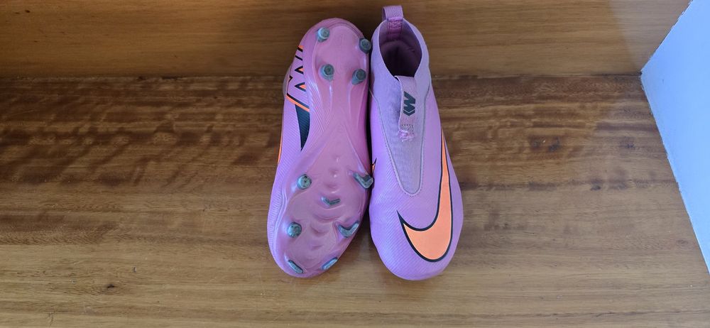Chuteiras Joma, Nike, Puma e Adidas     15€ cada