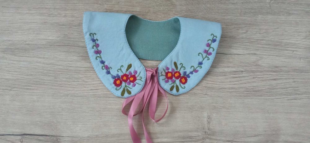 Накладний воротник.