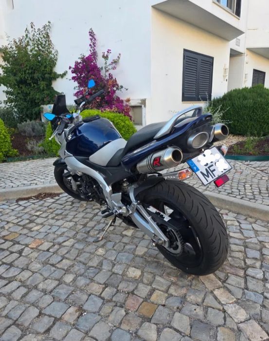 Suzuki GSR 600 ano 2011