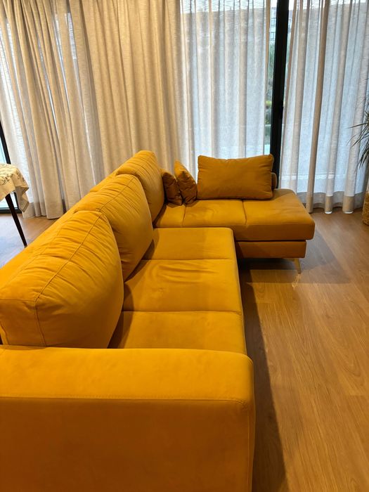 Sofá com chaise longue