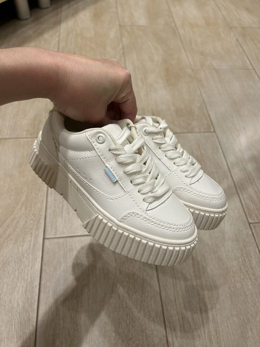 Хайтопи ,кроссовки для девочки Zara размер 30