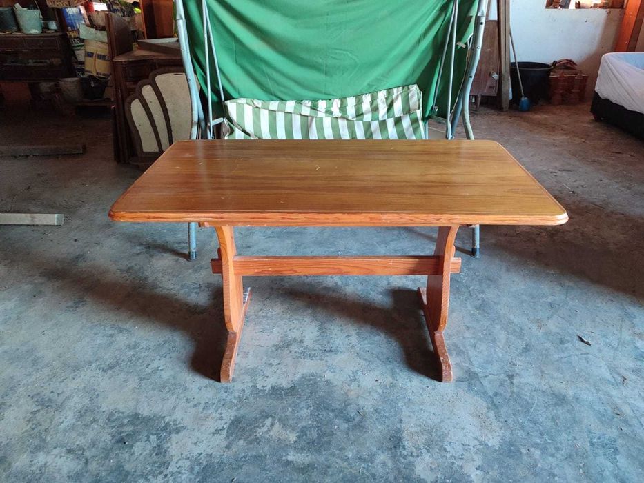 Mesa em madeira pinho