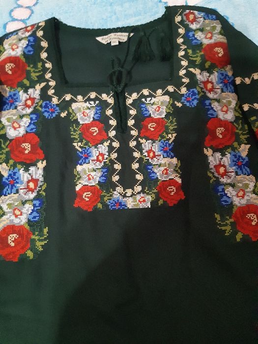 Вишита жіноча блуза