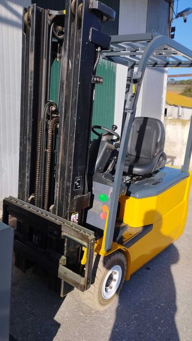 Empilhador eléctrico TCM FTB18-7- 1.800 Kg (2542)