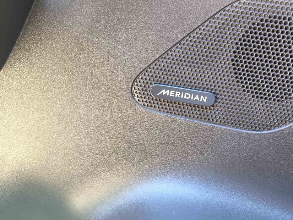 Елітне авто Jaguar F-Pace