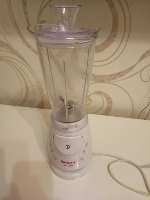 Блендер SATURN рабочий Небольшой