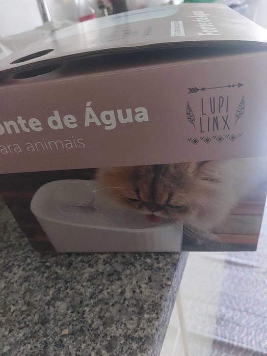 Fonte de água para cães e gatos nova