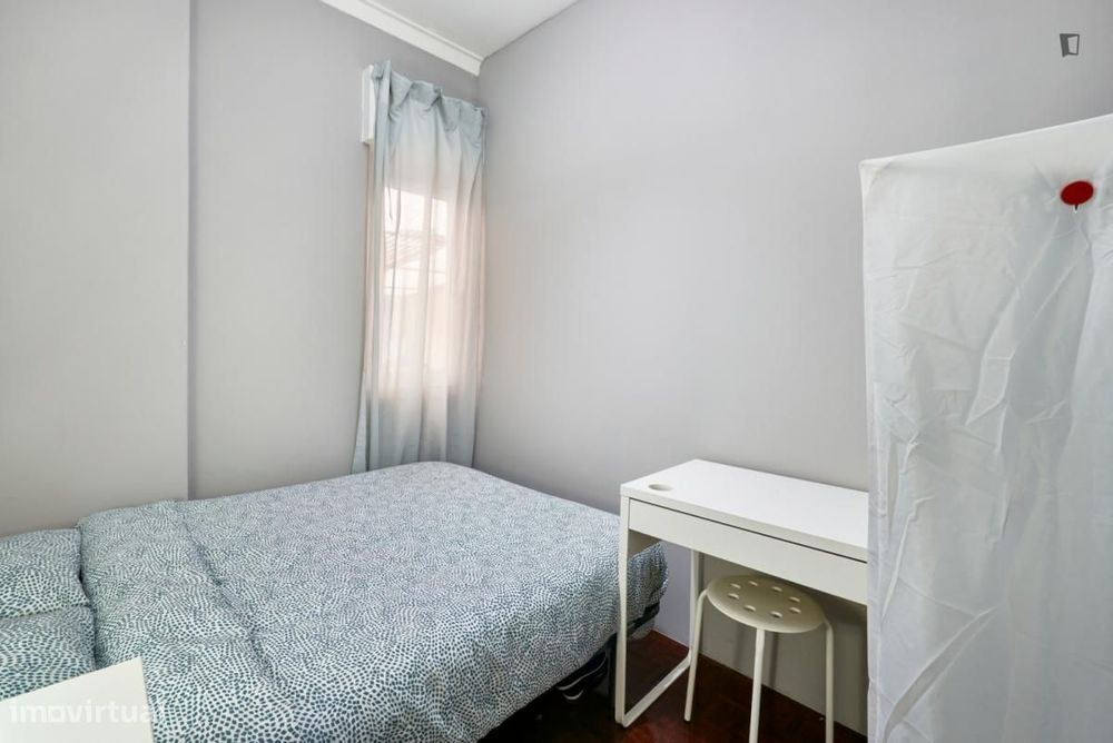 Quarto - localizado em Benfica Lisbon