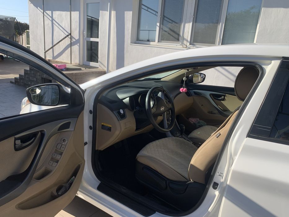 Hyundai Elantra 2013 року