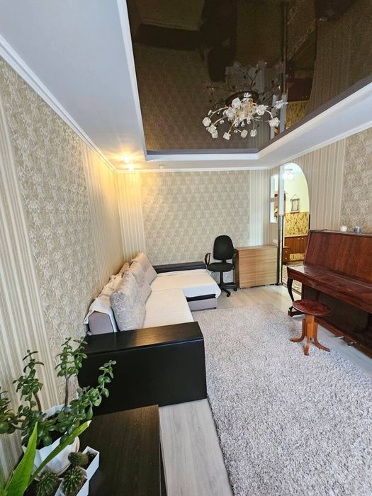 Продам 2-кім квартиру на другому поверсі