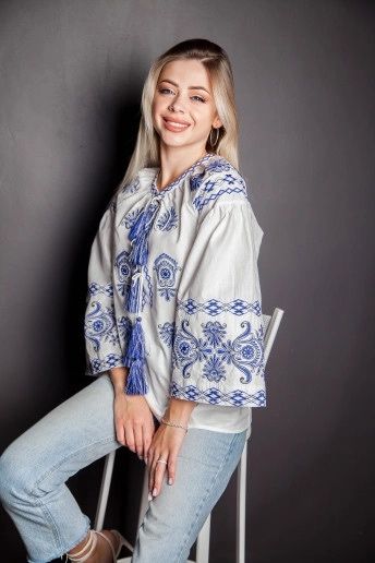 Жіноча вишита сорочка