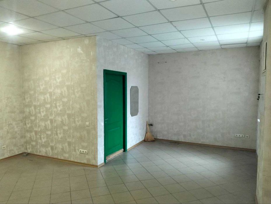 Оренда приміщення 38 м.кв. в центрі під офіс, перукарню, магазин...
