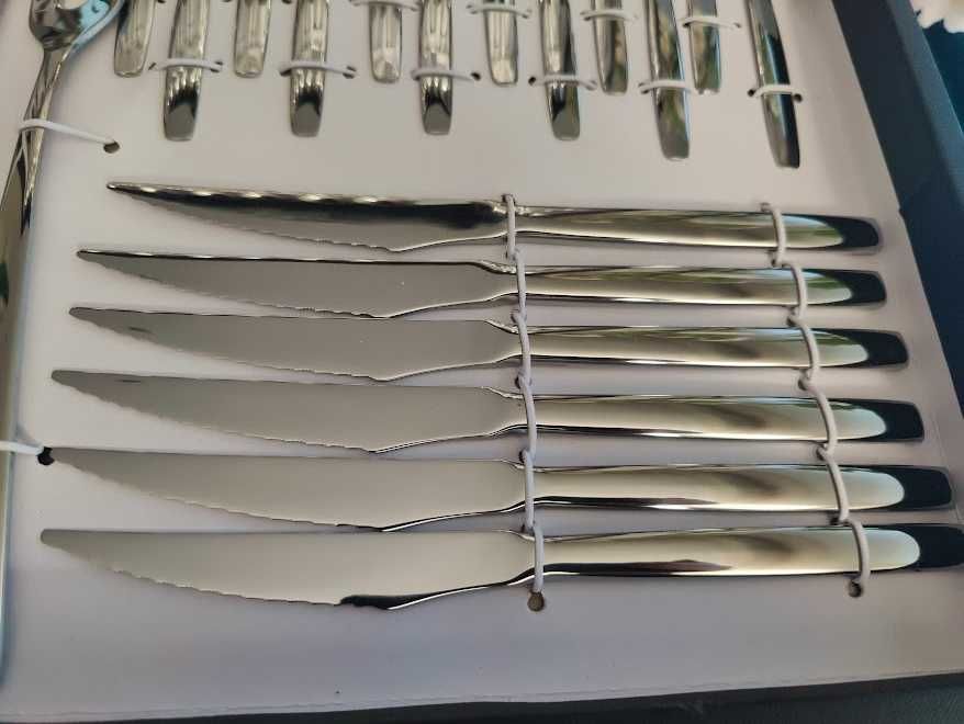 Faqueiro em Inox com 75 peças - para 12 pessoas