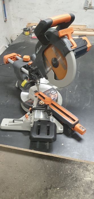 Piła ukośnica Evolution 255mm z posuwem na gwarancji