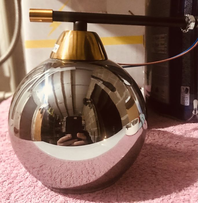 Продам настінний світильник.