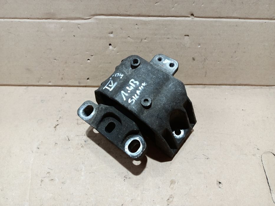 Łapa mocowanie podstawa silnika Volkswagen Audi Seat Skoda 1.4
