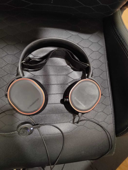 Auscultadores Gaming com Fio STEELSERIES Arctis 5 em excelente estado