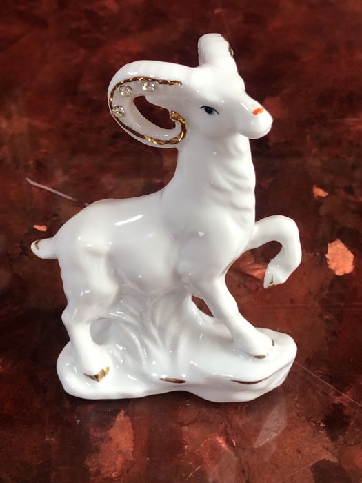 Статуэтка Рояль (0,35 см ; высота 0,38 см )