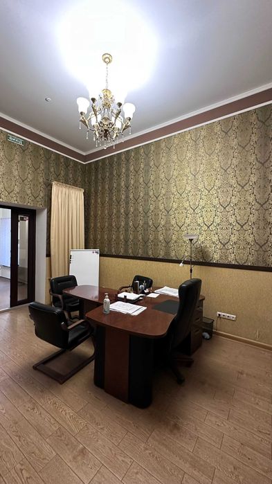 Продаж фасадного приміщення вільного призначення Зарічанська