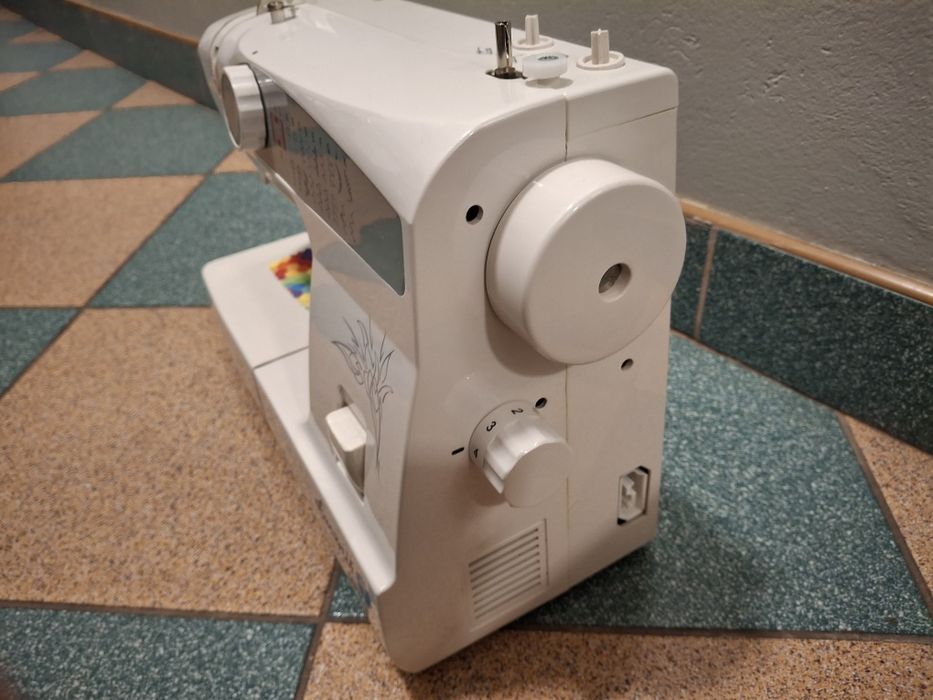 Wielofunkcyjna maszyna do szycia (Łucznik, 2014 Ewa))