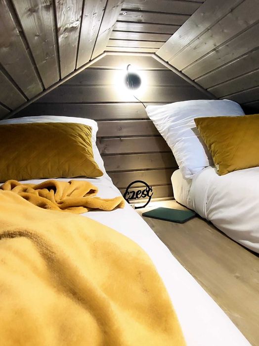 Nowoczesny domek na wynajem nad jeziorem z sauną i balią/jacuzzi; (pet friendly)