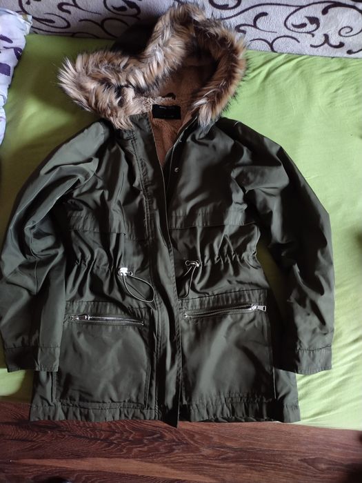 Kurtka jesienno - zimowa, parka, ciemnozielona, z futerkiem, rozmiar m
