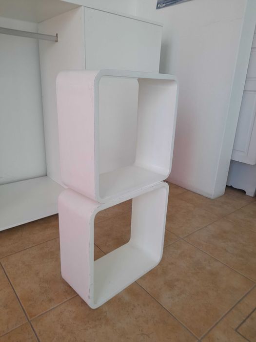 Cubos de madeira para montra