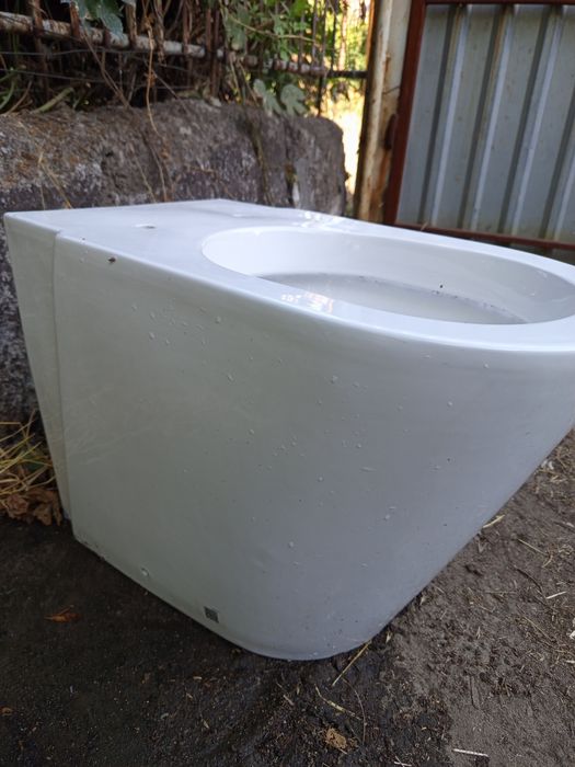 Встаеваевый унитаз новый Jaguar