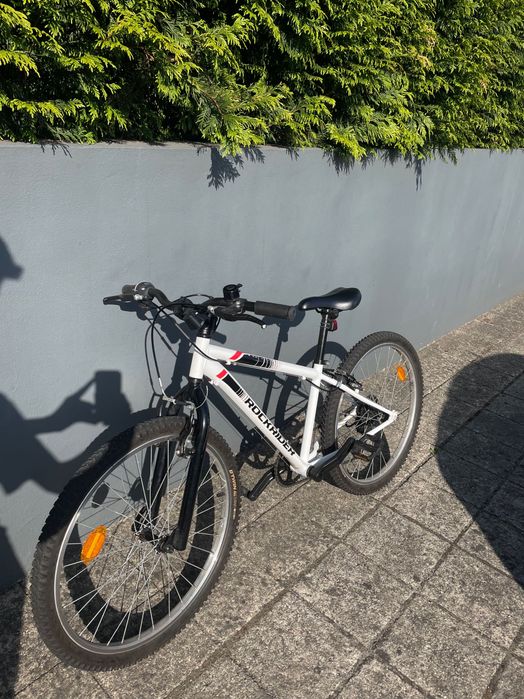 Vendo bicicleta de criança, marca Rockrider, roda 24
