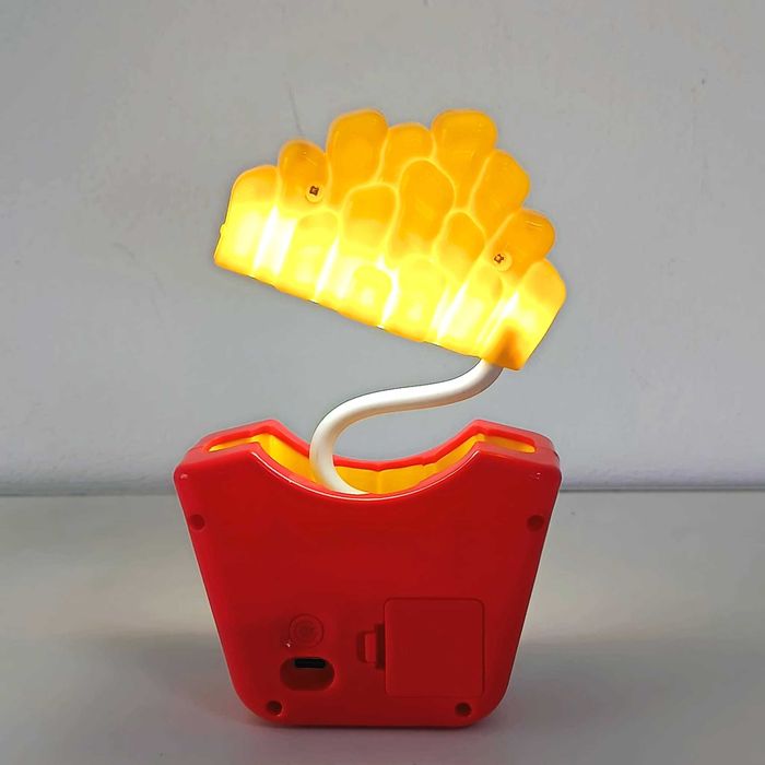 Abajur em formato de batata frita