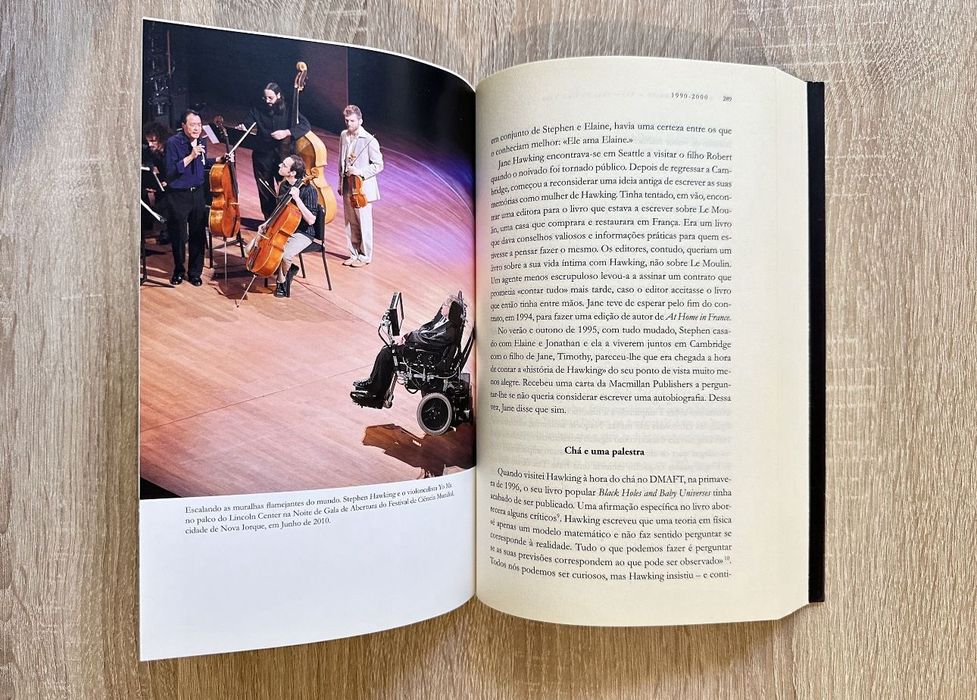 Livro "Stephen Hawking As Aventuras de uma Vida" de Kitty Ferguson