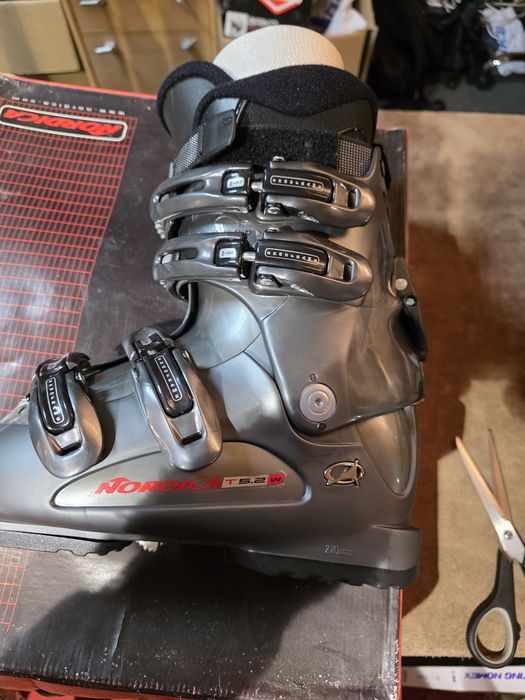 Buty nordica 23.5 nowe w pudełku