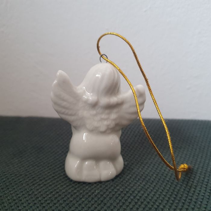 Ceramiczny aniołek z trąbką