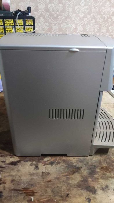 продам кофемашину Delonghi Magnifica Elegance