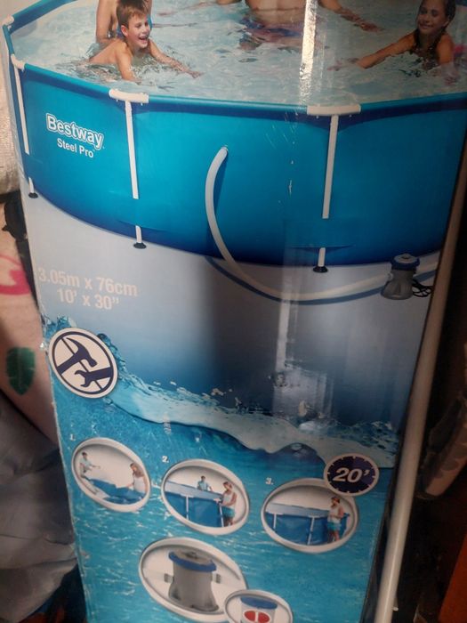 Basen ogrodowy że stelażem