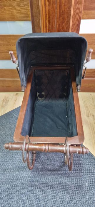 Wózek z lakami.   .