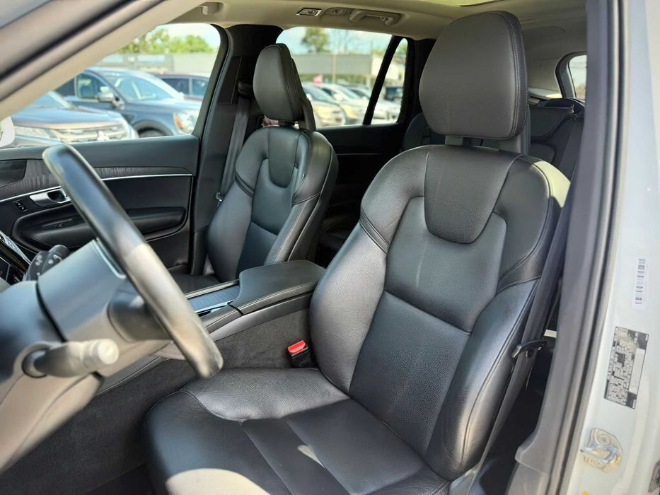 Volvo XC90      2020