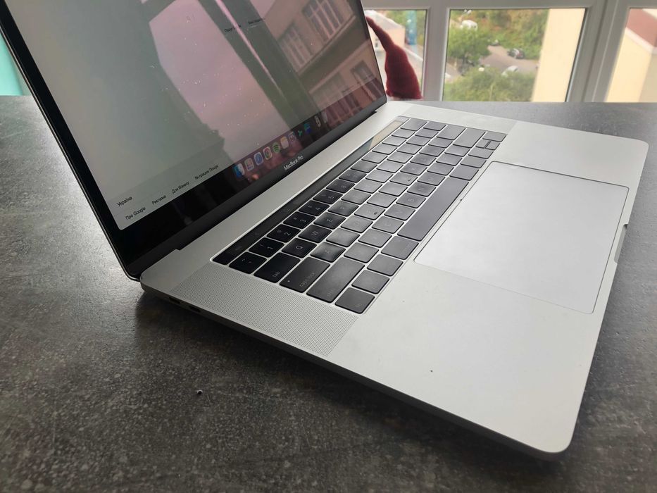 MacBook Pro 15" 2017 (16gb, Radeon Pro 560)