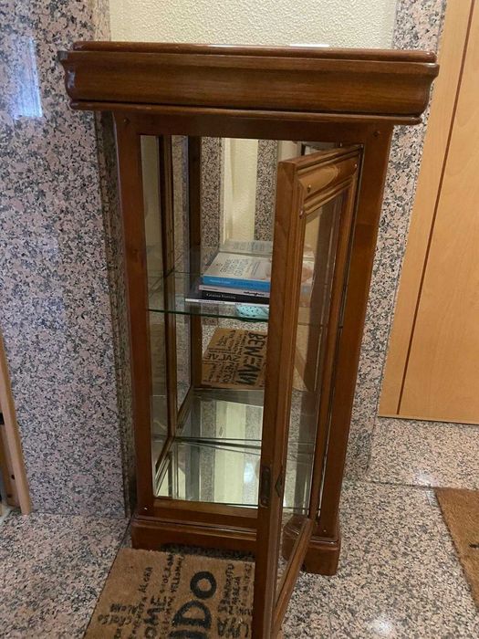 Móvel para sala cristaleira