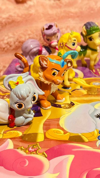 Disney Palace Pets 12 figurek Pałacowe zwierzątka + książka + plakat