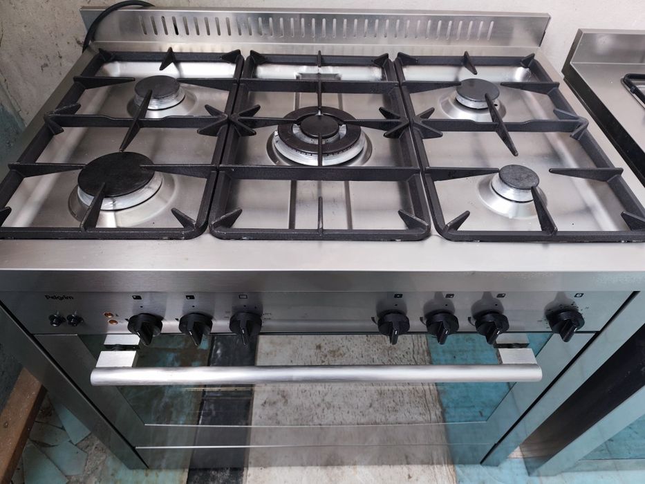 Професійна газова плита на 5 камфорок